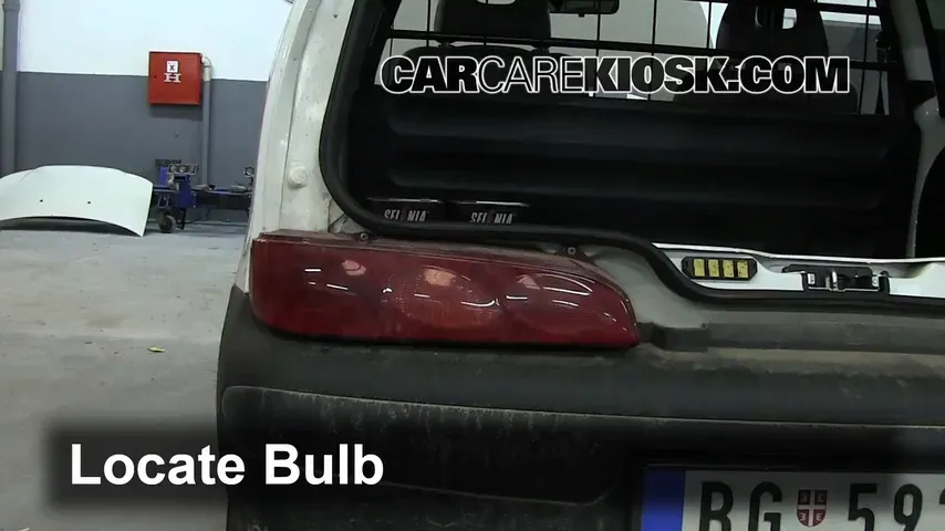 2006 Fiat Seicento 600 Van 1.1L 4 Cyl. Éclairage Feu clignotant arrière (remplacer l'ampoule)